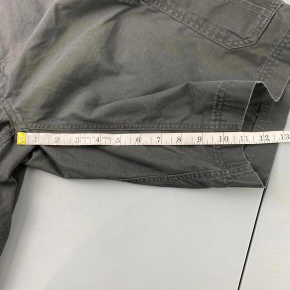 The North Face Men's Dark Gray Cargo Shorts - Men's size 34 - Picture 12 of 13